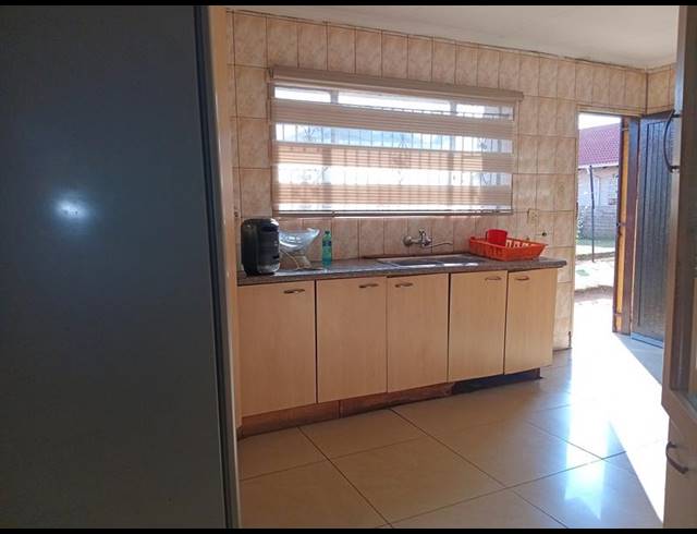 4 BEDROOM HOUSE FOR SALE IN BEVERLY HILLS